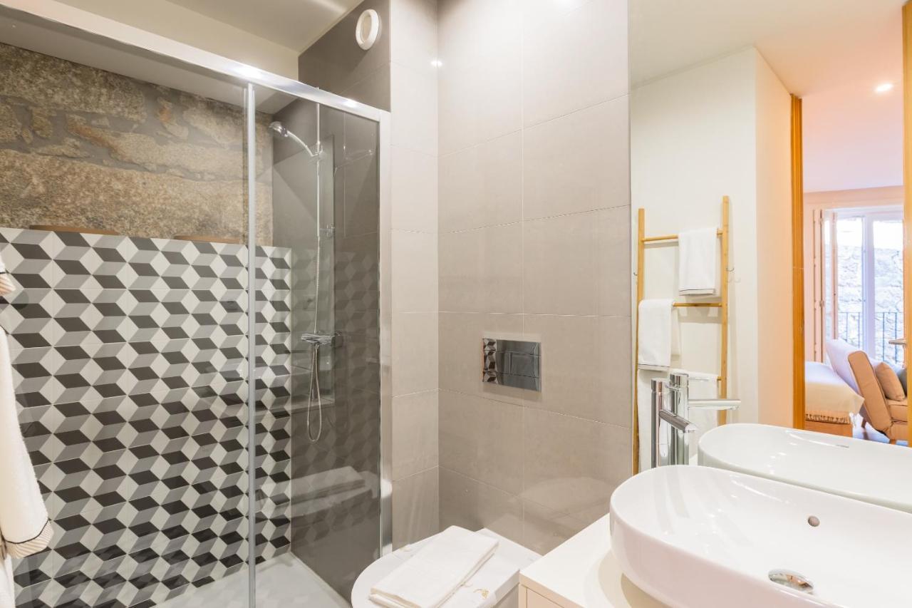 Clerigos Tower - Experience In Porto Apartment Room photo