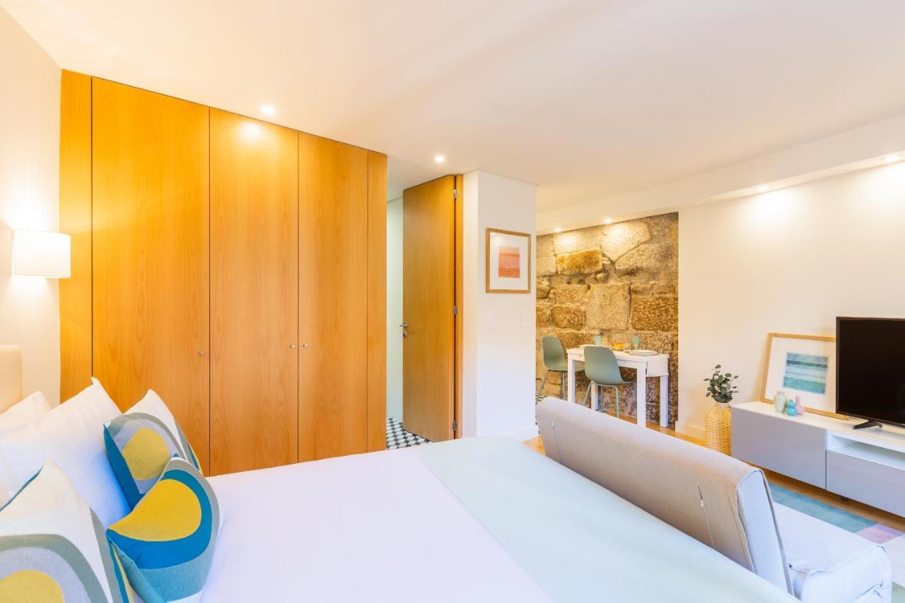 Clerigos Tower - Experience In Porto Apartment Room photo