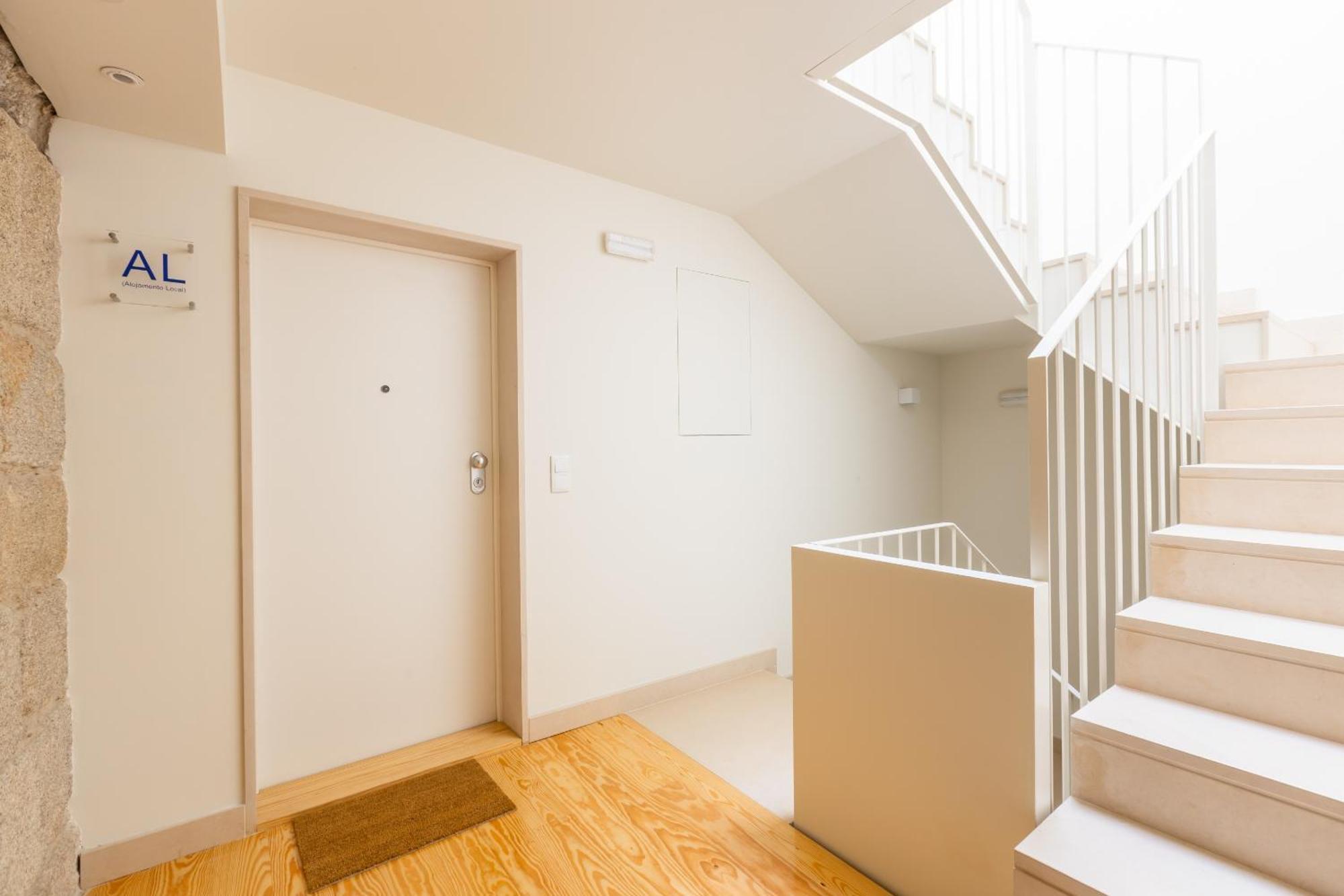 Clerigos Tower - Experience In Porto Apartment Room photo